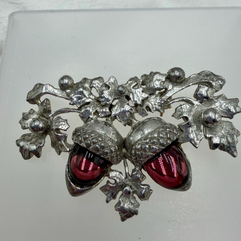 Vintage Rare Paul Sargent 1930’s Acorn brooch 24kp